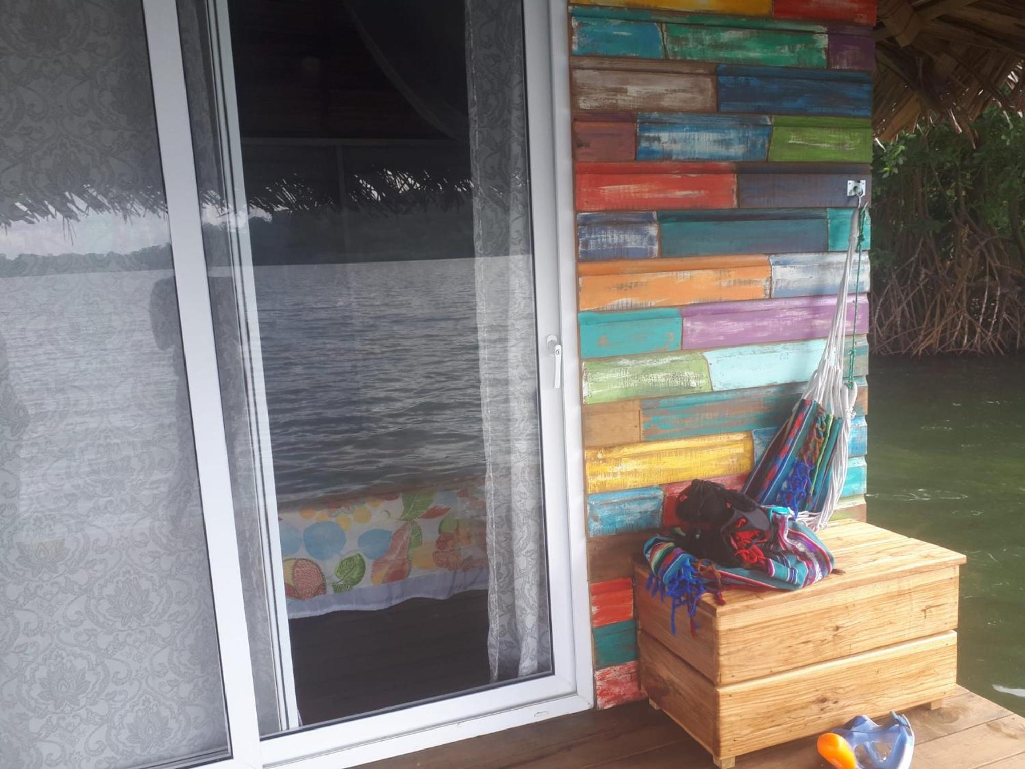 El Toucan Loco Floating Lodges Tierra Oscura Ngoại thất bức ảnh